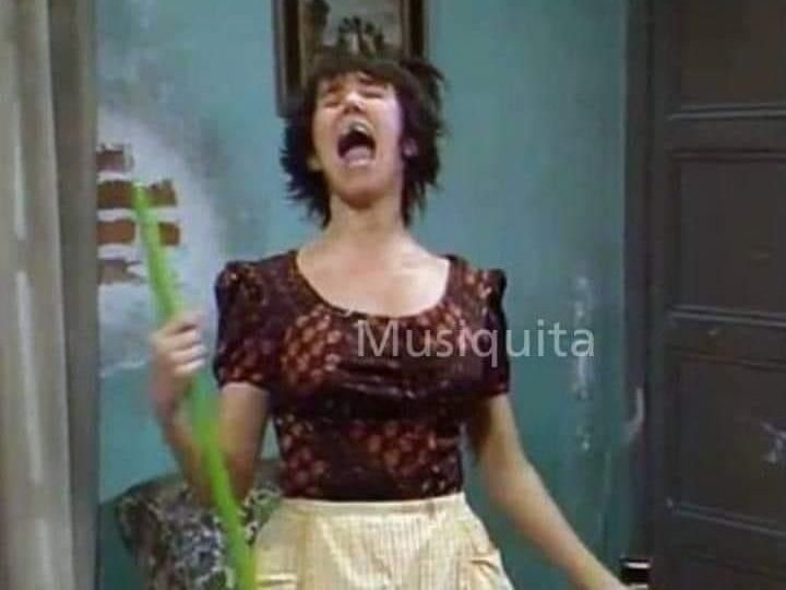 Me dijiste: "Yo te quiero"
Y la noche fue testigo de nuestra pasión
Caminamos sobre el fuego
Pero nadie, nadie pudo amarte como yo🎵