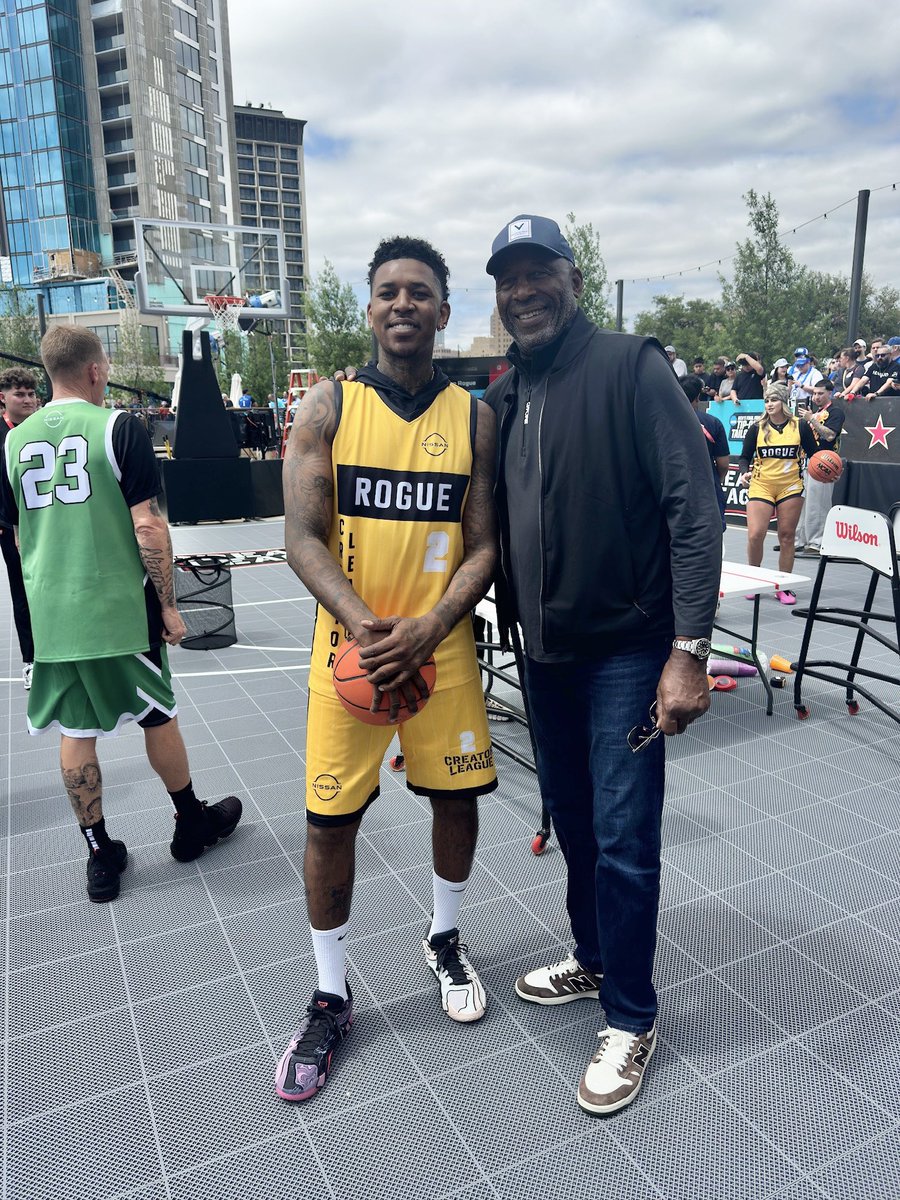 JamesWorthy42's tweet image. Fun times were had at the @NissanUSA 4-Point Shootout yesterday. Thanks to all who came out, it’s always great to spend time with fans! 🏀👏🏾 #nissanpartner #marchmadnessmbb #biggamejames