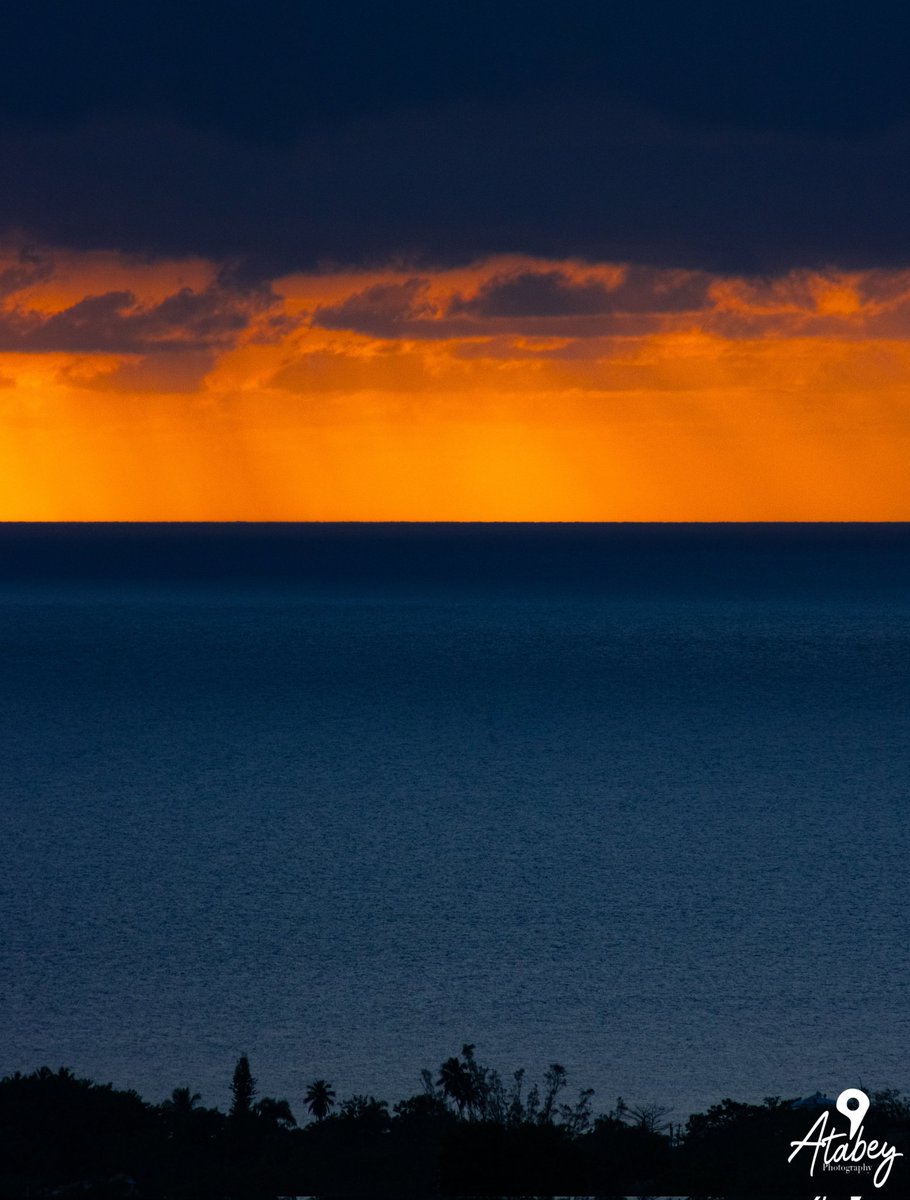 El atardecer de hoy. 🧡

📍 Las 3D Sunset Apartments
🇵🇷 Rincón, P.R. 🇵🇷

Dale "❤️" y comparte 🔃 con tus amistades y familiares. | Sígueme en Facebook, Instagram, Threads y X como @atabeyphotog. | ♻️ Cuida el medioambiente y llévate tu basura. 🚯