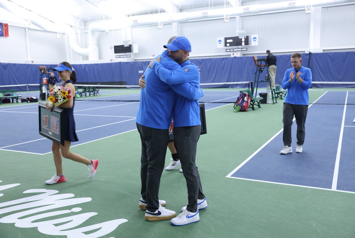 One last match in Oxford for the 🐐 

Thank you, Coach Beyers 💙