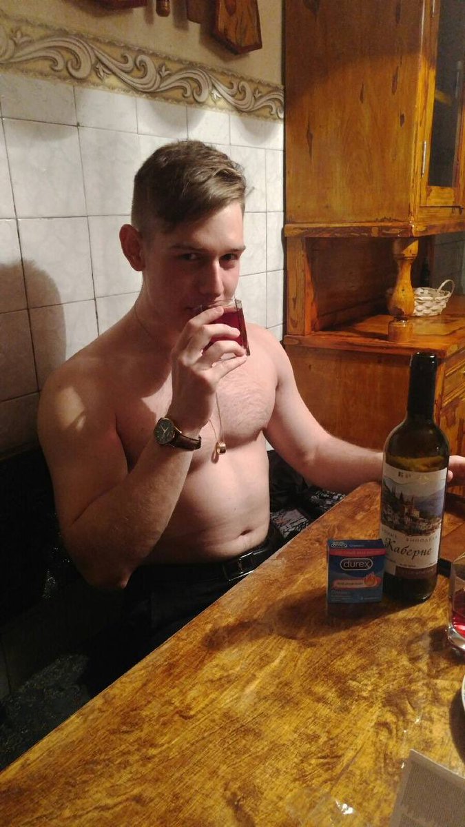 Присядешь ?) 😁😁 
Наступил понедельник :((, хотя выходные были отличные