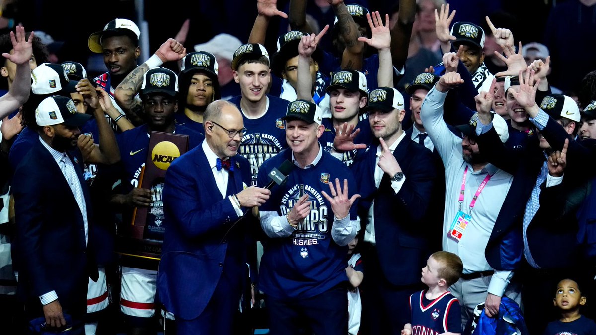 Barstool UConn tweet media