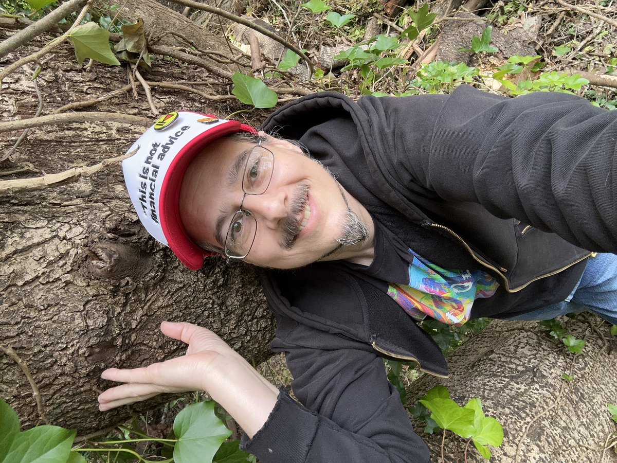 ez_cbd's tweet photo. Inspired by our modern day Lorax… @JimiCohen in the 24/7 @treegens space, on my walk today I made sure to #touchtrees I def #touchedtree on multiple occasions!!!🤠💪
In fact I climbed one & took the opportunity to get inside another…😂🤙
(Including a shot of the tree cavity I climbed into, was a little concerned about brown recluse bites, but had a nice thick hoodie for protection so went for it)😉🙌