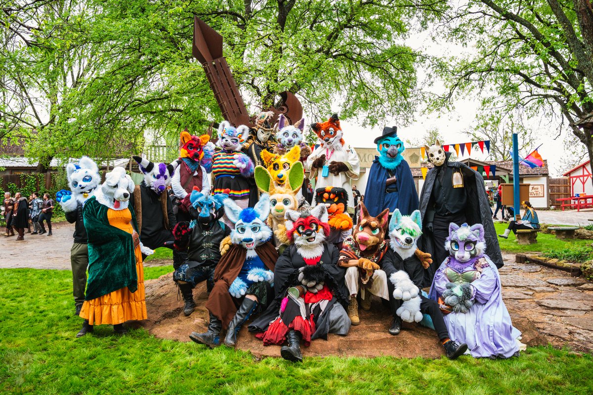 butteerr's tweet image. 2025 Scarborough Renaissance Festival!

Despite rainy weather, we all had a great time! Hope no one's car got stuck in the mud!!

#DFWFurs #Scarborough #Furry