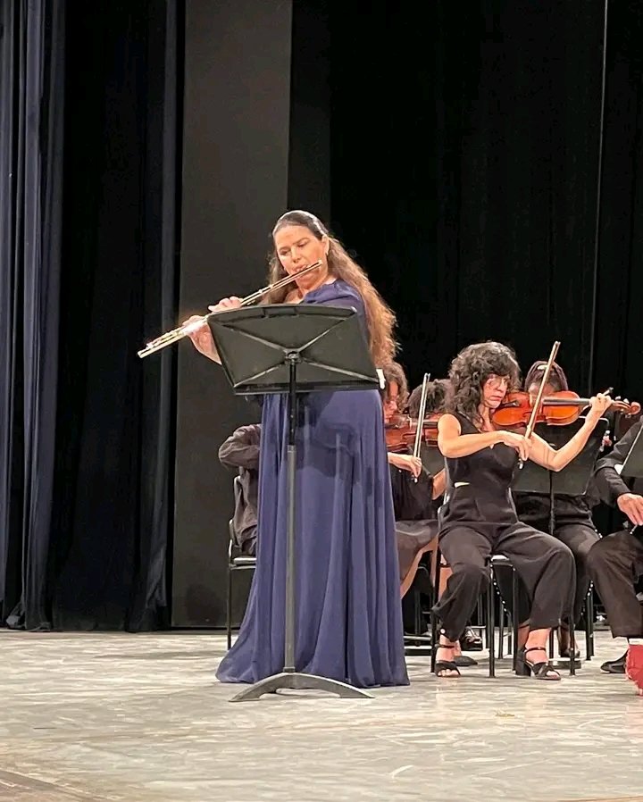📷 | Nuestra Sinfónica Nacional, dirigida por la Mtra. Natalia Salinas, durante el concierto ofrecido este #domingo #6deAbril, en #SalaCovarrubias que contó con la interpretación de Mtra. Niurka González como solista invitada. #MejorArteParaTodos