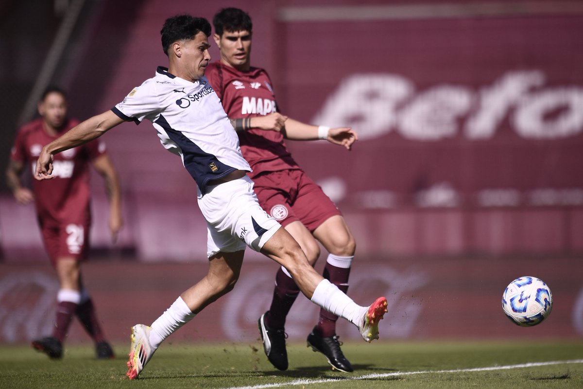 Giménez para Galdames y gol.

Gana #Independiente en Lanús al entretiempo.

#TodoRojo 🔴