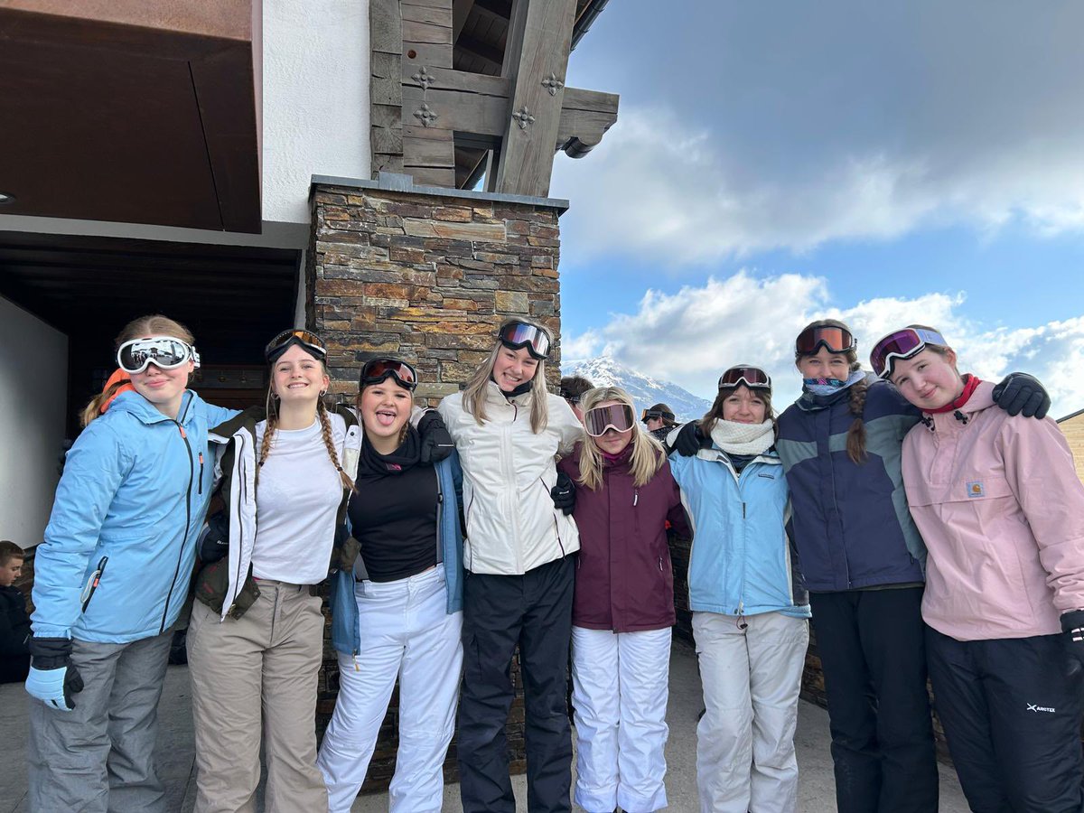 pe_aps_'s tweet photo. @AshtonParkSch looking back on a fab day on the slopes in the sun! Almost bedtime, they’ll sleep well tonight! https://t.co/bMilS9CdVg