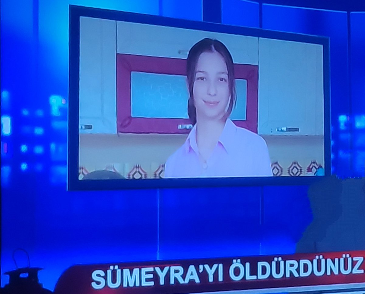 Sümeyracık; daha 15 yaşında idi.
Kardeşlerine de bakıyordu. 
Annesi hizmet bağlantısı ile hapiste.
Epilepsi hastası idi Sümeyra Gelir. 
Annesi ile açık görüşten bir gün sonra yatağında vefat etti.
Dayanamadı güvercin kalbi
Uçtu Cennet'e
Ahı, kabusunuz olsun

#SümeyrayıÖldürdünüz