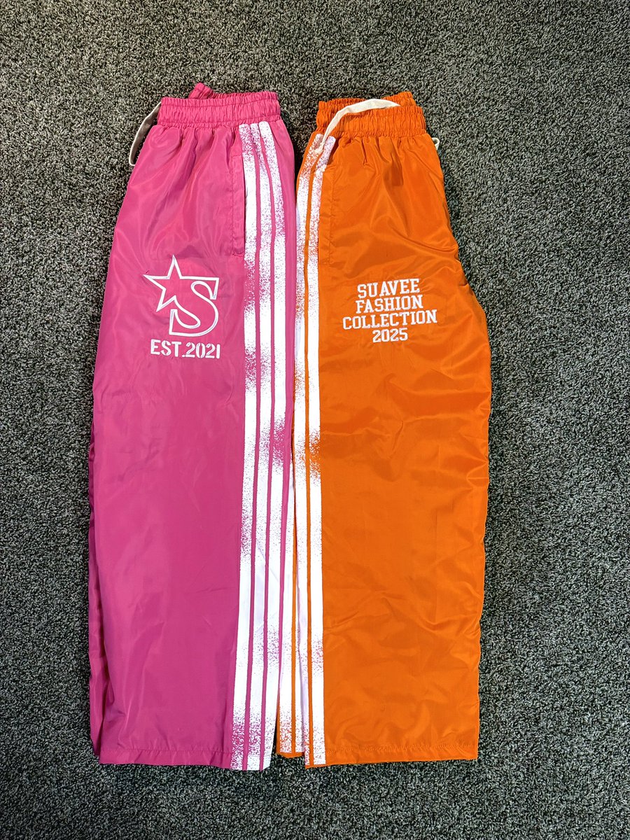 __suaveee's tweet photo. New Track Sweats available now 🧡. Discount available at checkout ! 💫 (Link in Bio)
*RETWEET to help find my next customer 🫶🏽* https://t.co/Leh14MfY4P