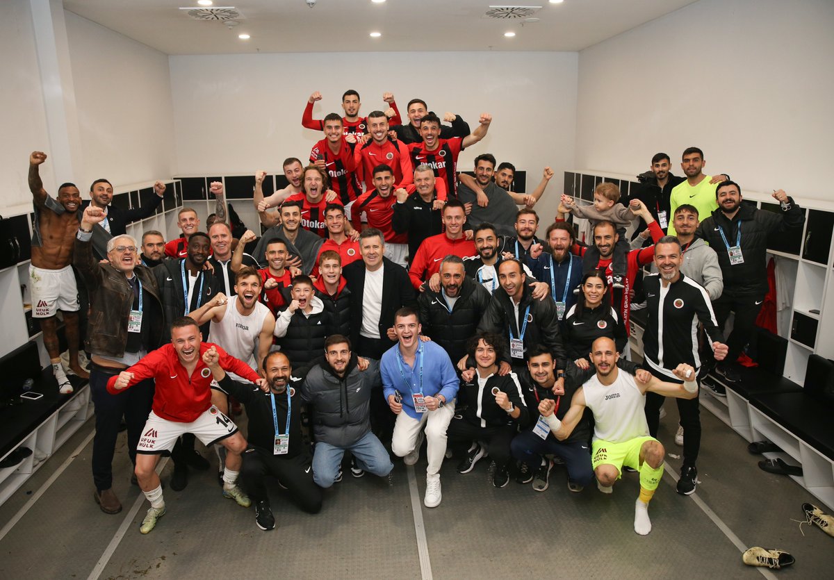 Evimizde galibiyet sevincimiz! 💪🏻

#HaydiGençler • #AGvGB