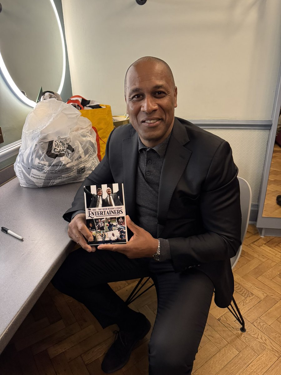 10 Entertainers books for sale signed by ‘Sir Les’ on sale here #nufc fans 

nufcmatters.co.uk/product/the-en…