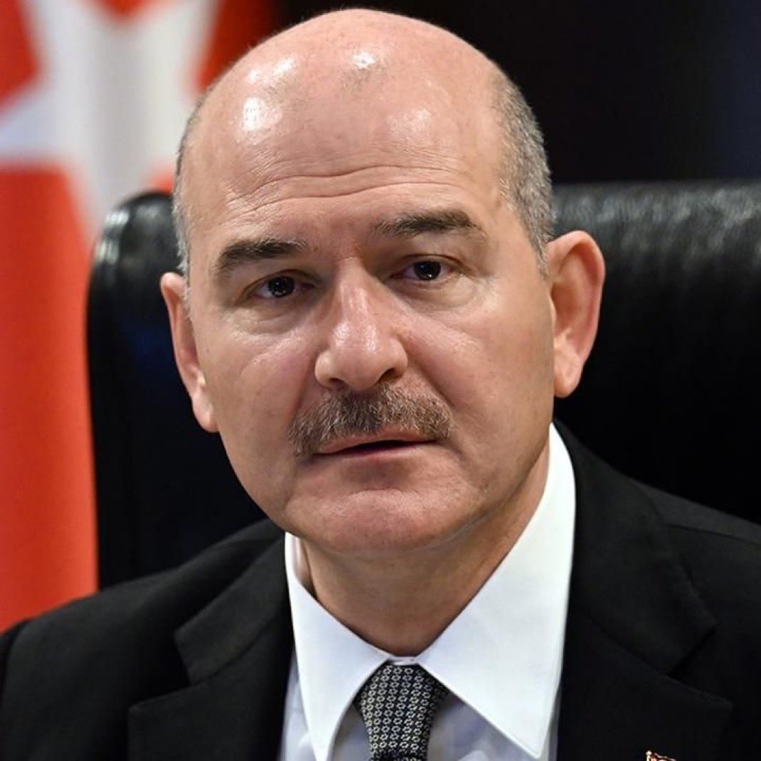 Süleyman Soylu'dan Özgür Özel'e:

"İngiliz Özgür, iyi dinle!

Sizin tarihiniz; kirli planlar, karanlık işbirlikleri ve kanlı darbelerle örülmüş bir Batı uşaklığıdır.  

Biz, en zor zamanımızda milletimizin dışında kimsenin önünde eğilmedik."