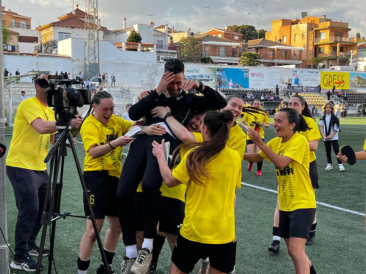 📒 Jornada històrica per al futbol mataroní 
⚽️ L'ascens a Tercera Federació del CE Mataró femení fa que es desfermi l'eufòria al camp del Centenari