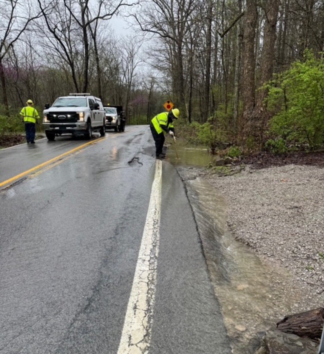 Shout out to our incredible crews who have been working tirelessly around the clock this weekend to clear storm drains, remove debris and close flooded roads. Thank you for your dedication and hard work! 👏🏻 #communityheros #behindthescenes #publicsafety #FloodSafety