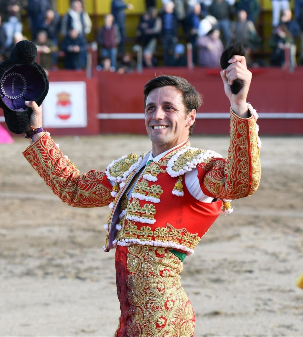TorosenToledo (@toledotoros) on Twitter photo Estremera cuarta clasificatoria de la <a href="/CopaChenel/">CopaChenel</a>. Toros de Las Monjas 3°, 4°, 5° y 6° bis y Moreno Pérez-Tabernero. <a href="/nunocasq/">Nuno Casquinha</a> Casquinha, silencio y silencio. El afincado en Toledo Francisco <a href="/Monterotorero/">Francisco Montero</a>, oreja y vuelta. <a href="/infoelmelli/">𝐆𝐞𝐫𝐦𝐚𝐧 𝐕𝐢𝐝𝐚𝐥 "𝐄𝐥 𝐌𝐞𝐥𝐥𝐢"</a>, silencio y silencio. Estremera cuarta clasificatoria de la <a href="/CopaChenel/">CopaChenel</a>. Toros de Las Monjas 3°, 4°, 5° y 6° bis y Moreno Pérez-Tabernero. <a href="/nunocasq/">Nuno Casquinha</a> Casquinha, silencio y silencio. El afincado en Toledo Francisco <a href="/Monterotorero/">Francisco Montero</a>, oreja y vuelta. <a href="/infoelmelli/">𝐆𝐞𝐫𝐦𝐚𝐧 𝐕𝐢𝐝𝐚𝐥 "𝐄𝐥 𝐌𝐞𝐥𝐥𝐢"</a>, silencio y silencio.