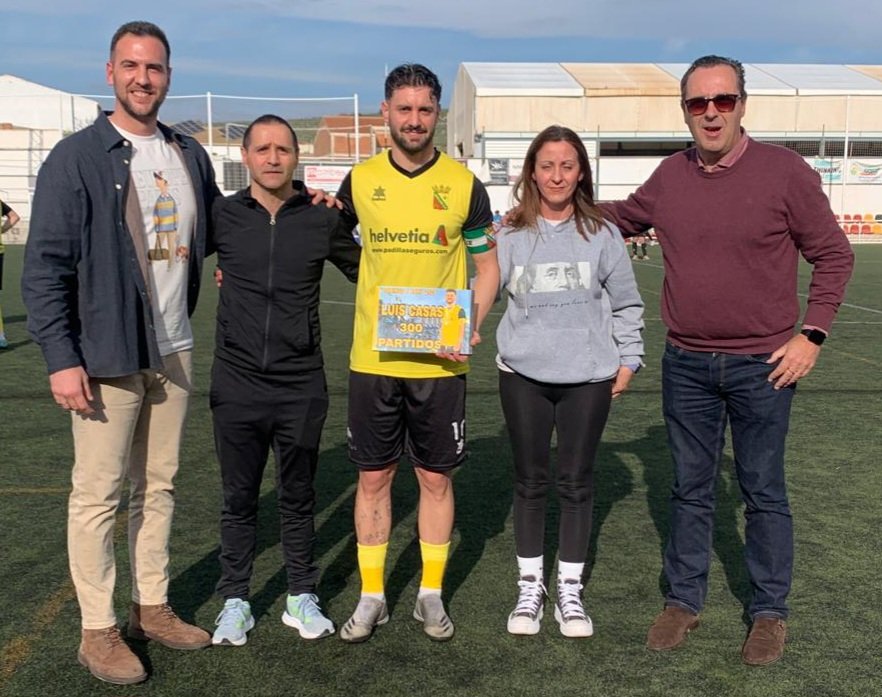 HOY NUESTRO JUGADOR Y CAPITÁN LUÍS CASAS HA CUMPLIDO 300 PARTIDOS VISTIENDO LA CAMISETA DEL BEGÍJAR CF. 

ORGULLOSOS DE EL Y SEGUROS DE QUE SERÁN MUCHOS MÁS. 

EJEMPLO DENTRO Y FUERA DEL CAMPO.

GRACIAS 🥰

#50AñosDeHistoria 

💛🖤