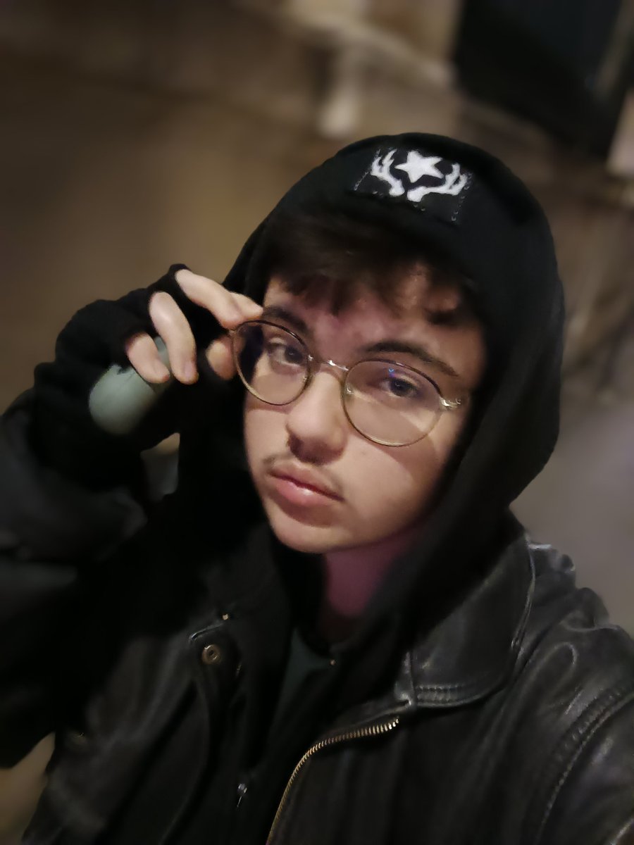 faunboy_'s tweet image. ♻️♻️ #LGBTQIAWelcomeSpring