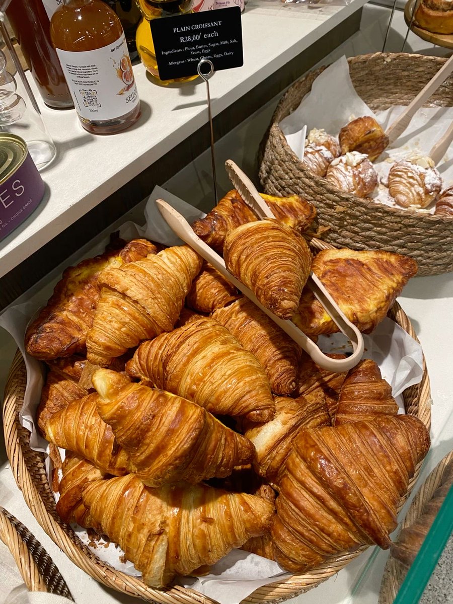 : ̗̀➛ #foodpoll for #edtwt 🧵 
: ̗̀➛ pastries edition! 🥐 
: ̗̀➛ cals don’t count 💌