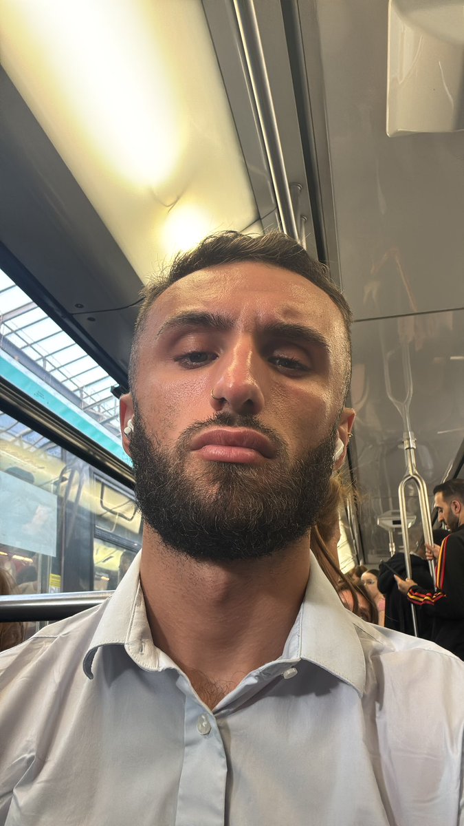 thekingtomy_'s tweet image. 🤓 #LGBTQIAWelcomeSpring