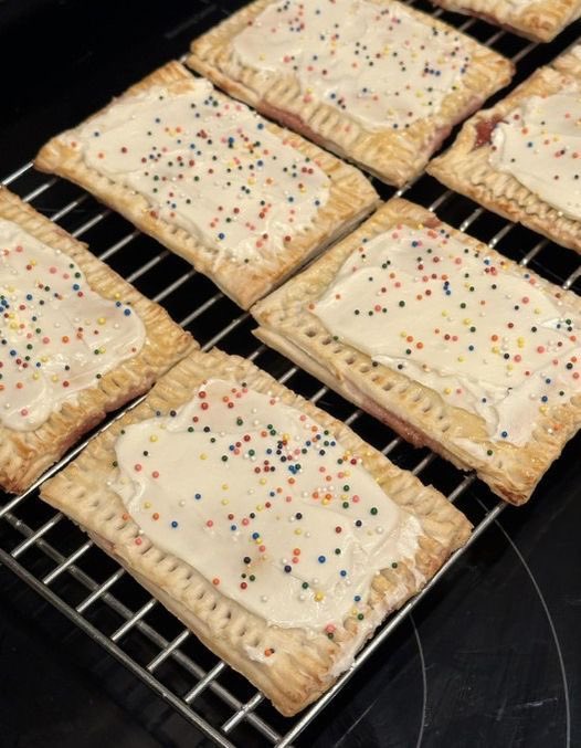 sadbitchclub's tweet image. Pop tarts flavors that don’t exist food poll because I’m bored asf  #foodpoll #edtwt #poptarts