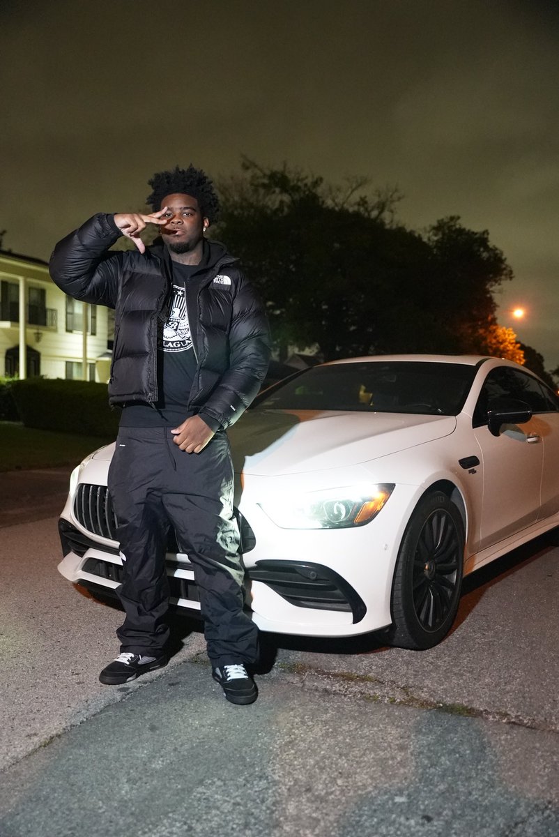 TGloMG's tweet photo. You Niggas Still Talking To Pillows My Bro Sleep Wit A Shank In His #FreeFinesse 🤞🏾 https://t.co/iwOpfGemeQ