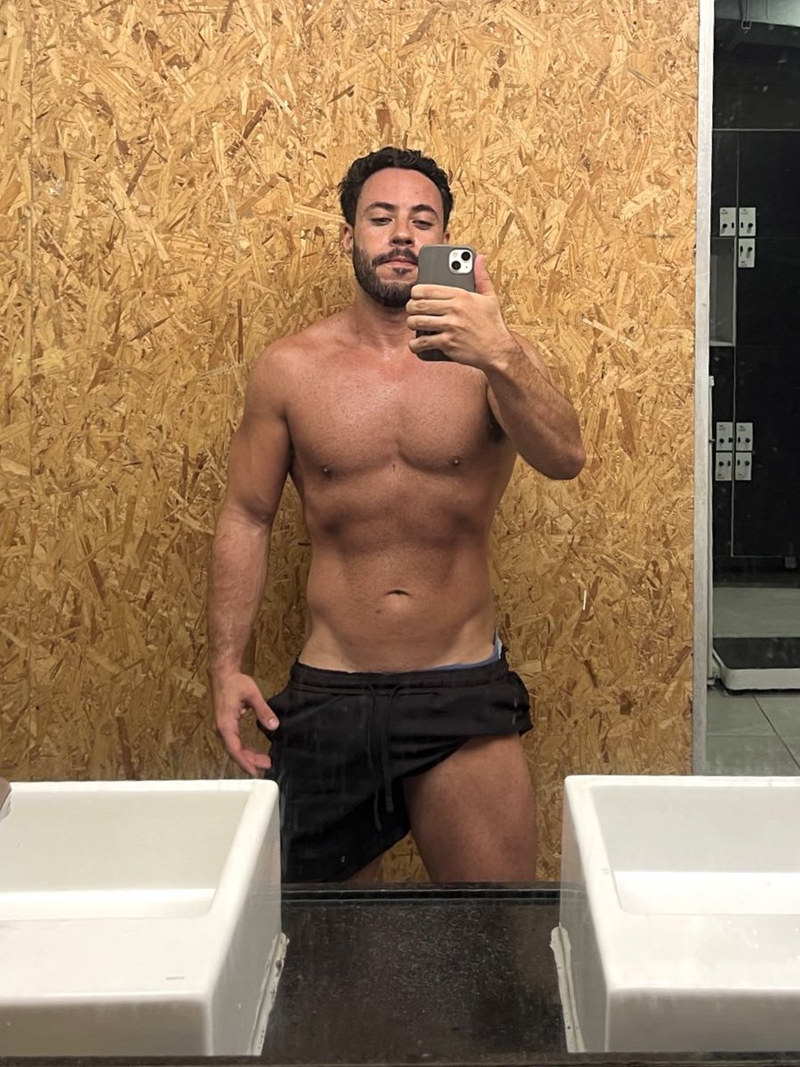 leoperico's tweet image. Dia de pernas 💦💦💦💦