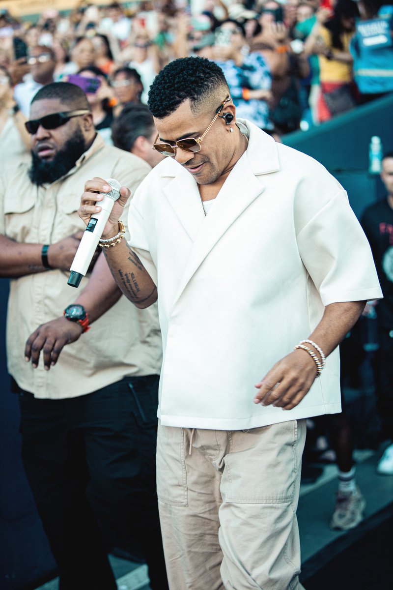 ¡Mi gente de Orlando!!!! La pasamos #RicoCantidad 🔥 Gracias a todos y a <a href="/seaworldorlando/">Anne Cecil</a> 

📸: @carlitosjohar &amp; <a href="/mariangel022/">mariangel</a> 

#GenteDeZona #SeaworldOrlando #CubanDuo #GDZ #LiveConcert #Concierto