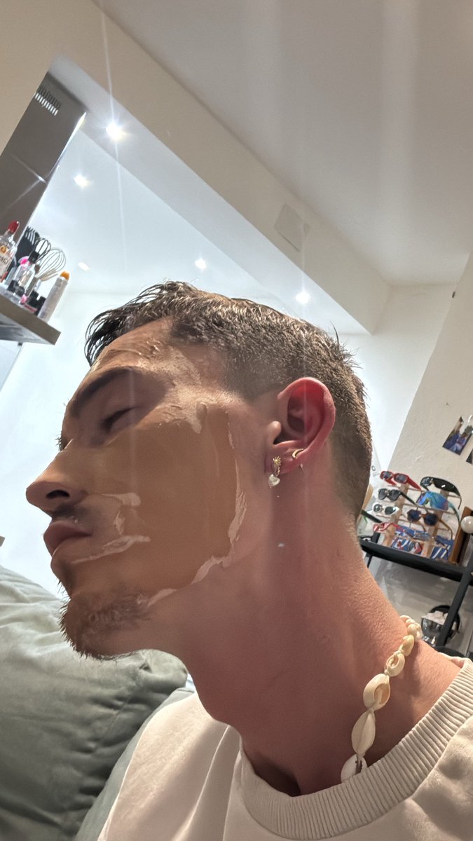 Jul0ts's tweet image. Self caring 🌞 #LGBTQIAWelcomeSpring