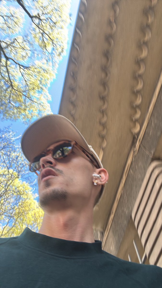 Jul0ts's tweet image. Self caring 🌞 #LGBTQIAWelcomeSpring