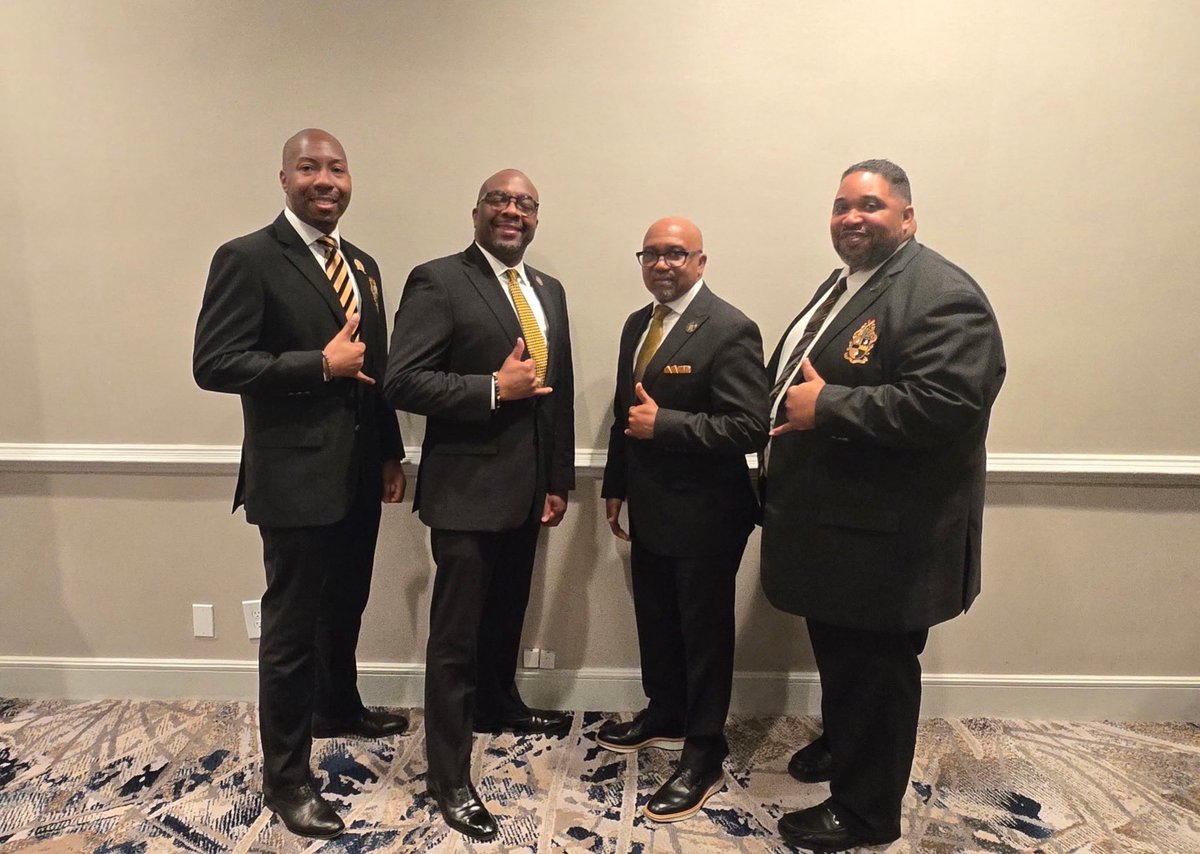sf_alphas's tweet image. GCL Brothers are representing this weekend at the 76th Alpha Phi Alpha Fraternity, Incorporated Western Regional Convention in Long Beach, CA! BIG 06 Brothers...A Phiiiiii! 🤙🏾❄️🤙🏾 #AlphaPhiAlpha #AlphaWest #California #WestCoast #WestCoastAlphas #WesternRegionAlphas #LongBeach