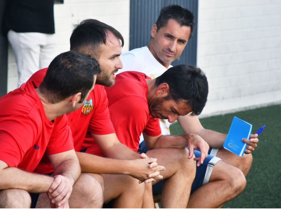 Felicitar a l’amic <a href="/rogercrusells/">Roger Crusells</a> per l’ascens del <a href="/ReusFCR/">Reus FC Reddis</a> a #2RFEF 
Els bons professionals i la bona gent mereixen que els hi passin coses bones!!
Enhorabona Roger!! 
Una forta abraçada company!!!