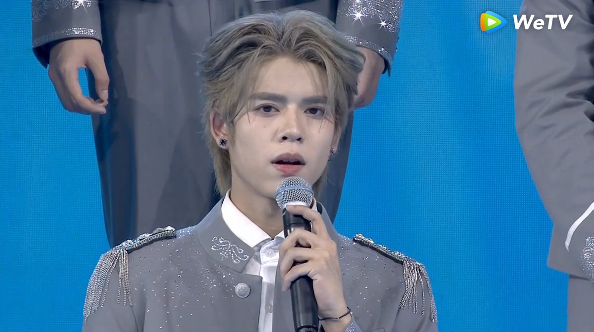 NTFreeze95's tweet image. ตำนาน
แฟนคลับ = 0
พูดไทยได้อย่างเดียว ภาษามือล้วนๆ
หมิงฮ่าวยกให้เป็น most fav รอบ audition
ไม่อยากเป็น center กดดันไป
ไม่อยากได้ MVP ให้เพื่อนเถอะ
เพื่อนไม่เลือกเพลงแต่เลือกดรณ์ยกกลุ่ม
ยืนหลบกล้อง ฟคหงุดหงิด โหวตเป็น center ซะเลย

#DORN #DornKhumraj
#CHUANGAsiaS2GrandDebutNight