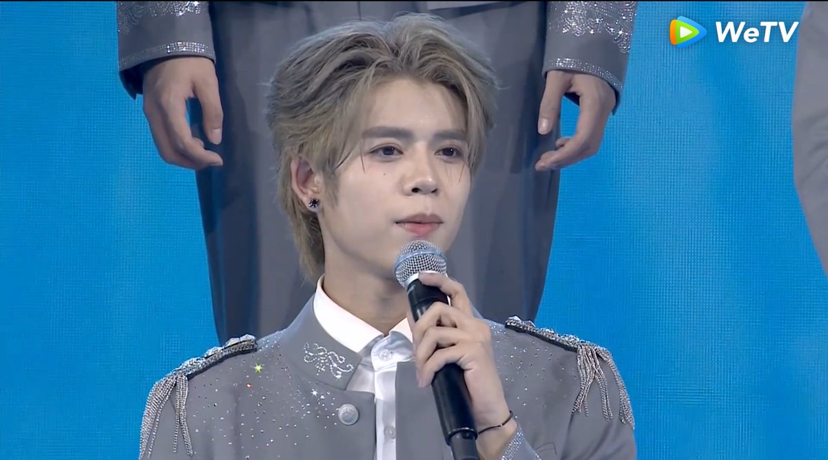 NTFreeze95's tweet image. ตำนาน
แฟนคลับ = 0
พูดไทยได้อย่างเดียว ภาษามือล้วนๆ
หมิงฮ่าวยกให้เป็น most fav รอบ audition
ไม่อยากเป็น center กดดันไป
ไม่อยากได้ MVP ให้เพื่อนเถอะ
เพื่อนไม่เลือกเพลงแต่เลือกดรณ์ยกกลุ่ม
ยืนหลบกล้อง ฟคหงุดหงิด โหวตเป็น center ซะเลย

#DORN #DornKhumraj
#CHUANGAsiaS2GrandDebutNight