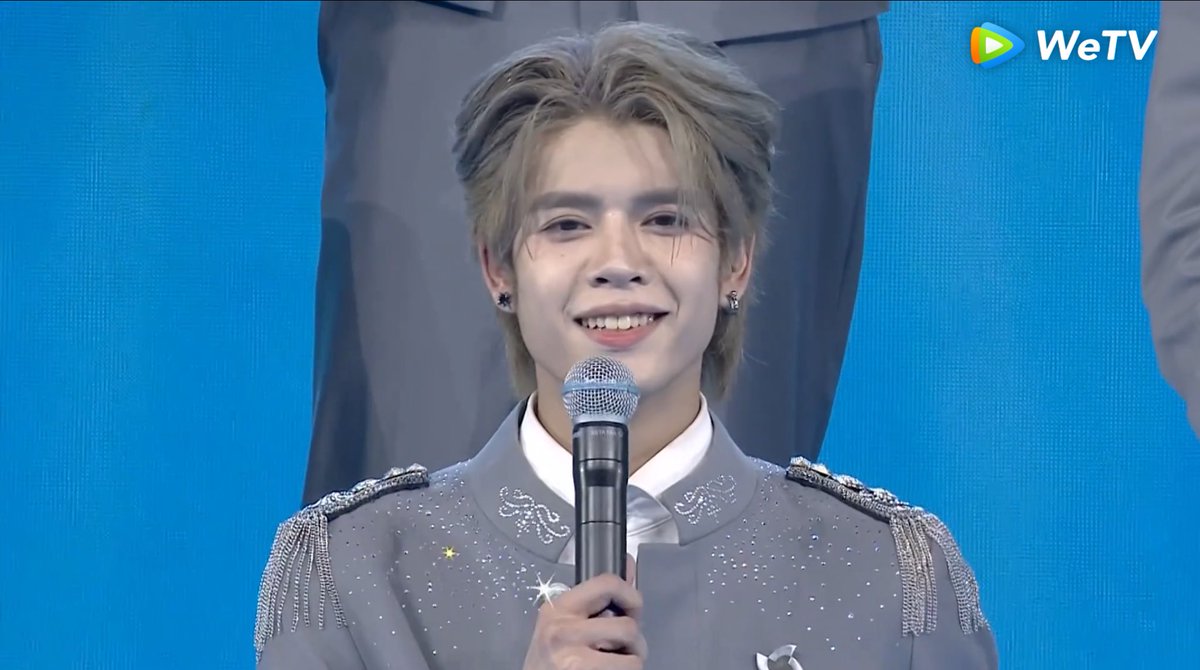 NTFreeze95's tweet image. ตำนาน
แฟนคลับ = 0
พูดไทยได้อย่างเดียว ภาษามือล้วนๆ
หมิงฮ่าวยกให้เป็น most fav รอบ audition
ไม่อยากเป็น center กดดันไป
ไม่อยากได้ MVP ให้เพื่อนเถอะ
เพื่อนไม่เลือกเพลงแต่เลือกดรณ์ยกกลุ่ม
ยืนหลบกล้อง ฟคหงุดหงิด โหวตเป็น center ซะเลย

#DORN #DornKhumraj
#CHUANGAsiaS2GrandDebutNight