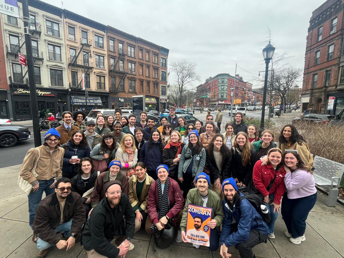 ZohranKMamdani's tweet image. Our volunteers knocked on 41,591 doors…since Tuesday. 

The grassroots momentum behind this campaign is unprecedented.