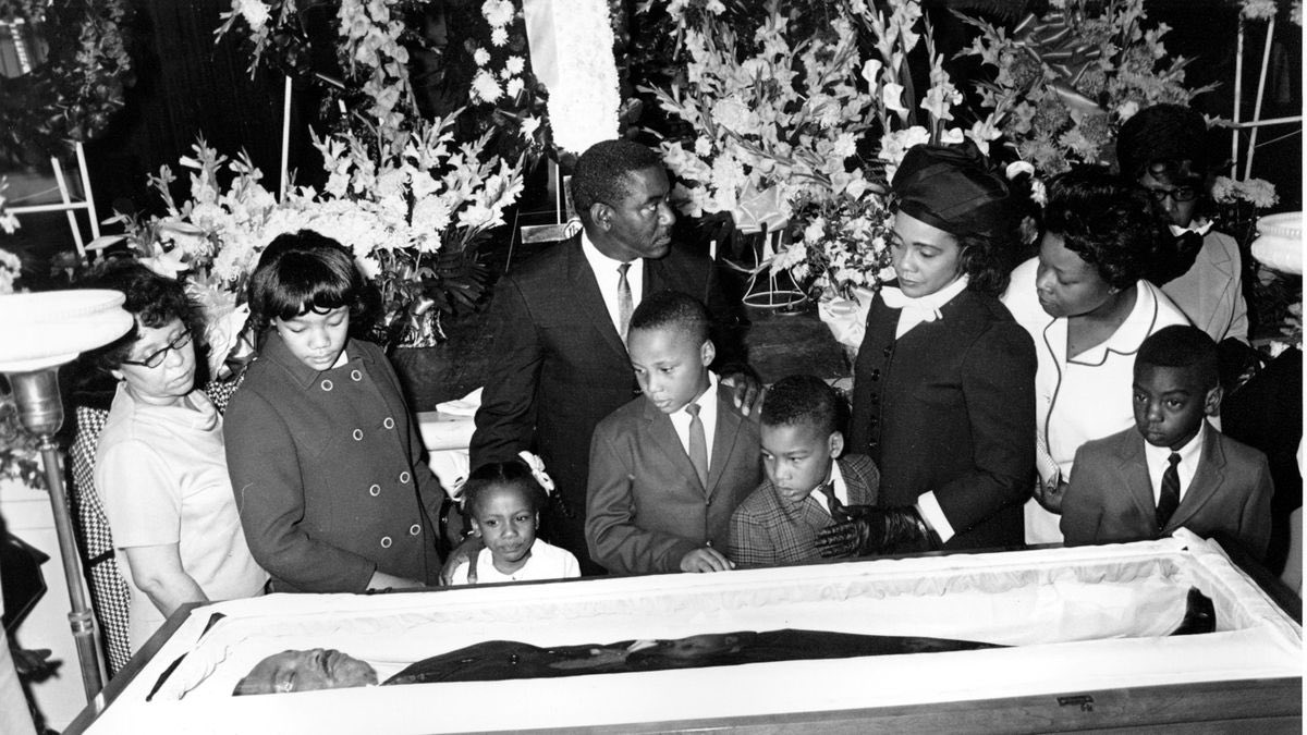 "[…] Nous prendrons exemple sur Martin Luther King qui a défendu les droits civiques"

On en parle de cette appropriation de la Marine ? Le #RN peut décemment déclarer ça #OKLM sans que personne ne soit choqué ou outré 🤔?

Moi j’ai eu qu’une envie 🤮…
