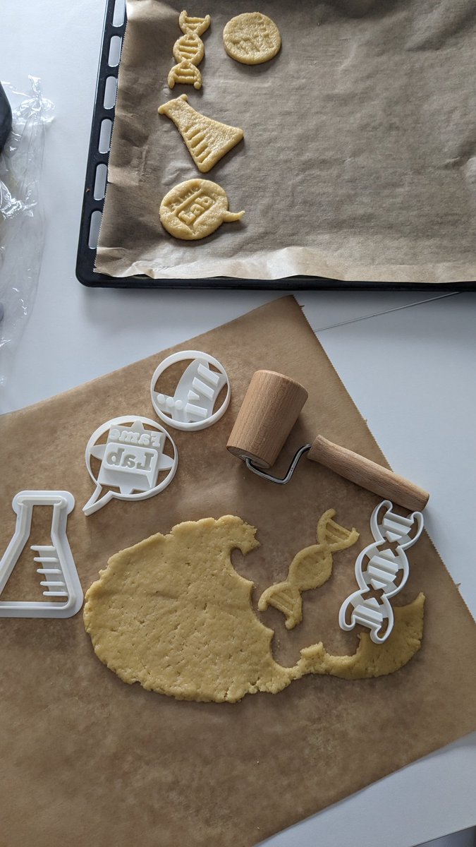 AnnamariaRegin3's tweet image. Winning FameLab is more than the trophy.... 🍪 
#FameLab #Sunday #ScienceComm