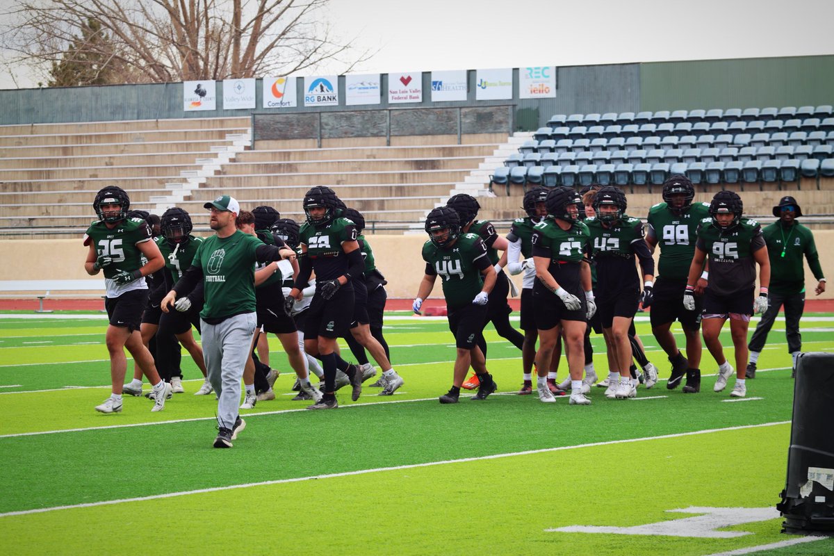 Be where your feet are. Enjoy the process! 💚🖤🐻
#PickSixxAcademy#WeUsOur