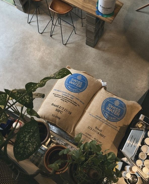 The perfect cup of decaf is watiing for you in Tallinn, Estonia 🇪🇪 at Kokomo Coffee. Our partners at Kokomo currently offer a smooth, satisfying Brazilian Swiss Water® Process decaf to sip and linger on in their stunning cafe-roasting space. When in Tallinn, don't miss it!