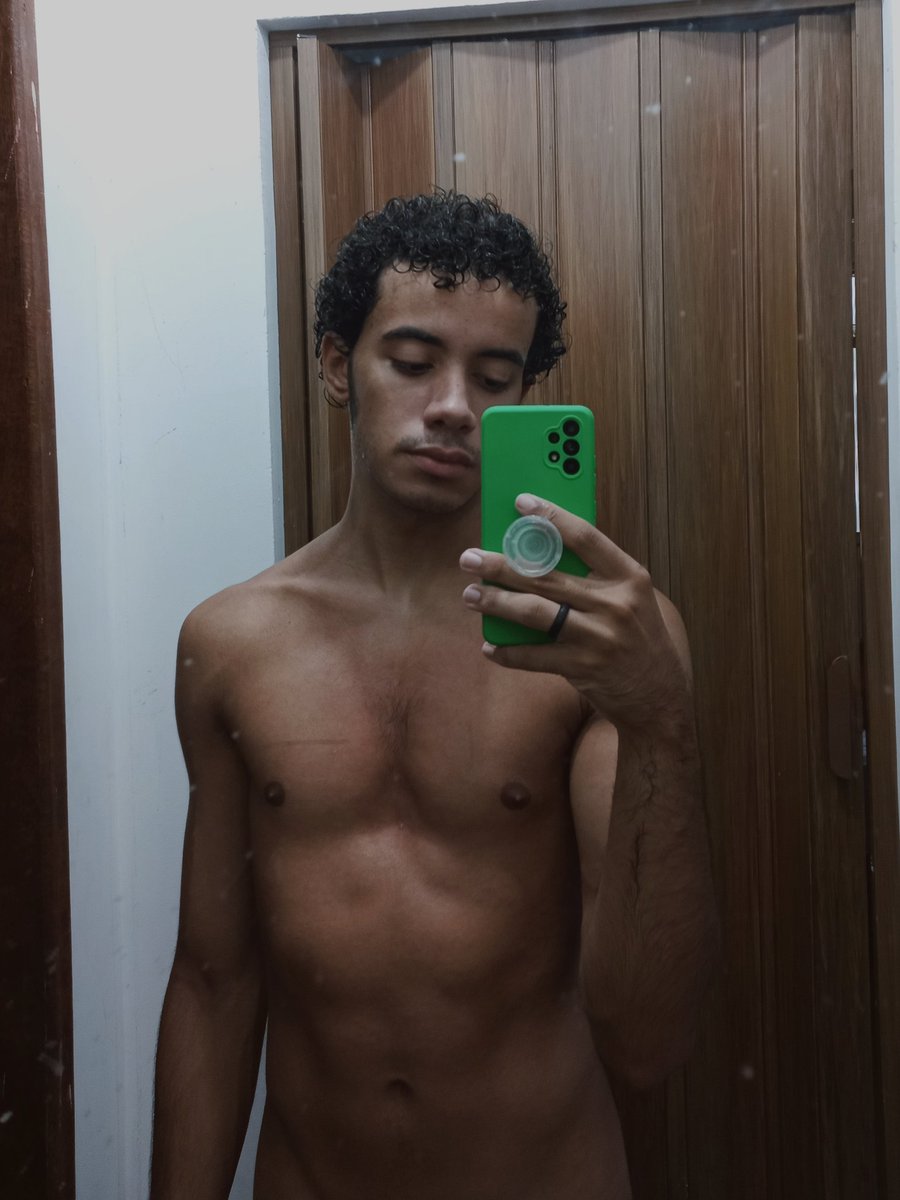 Docinhocrl's tweet image. não estou pelado nessa foto