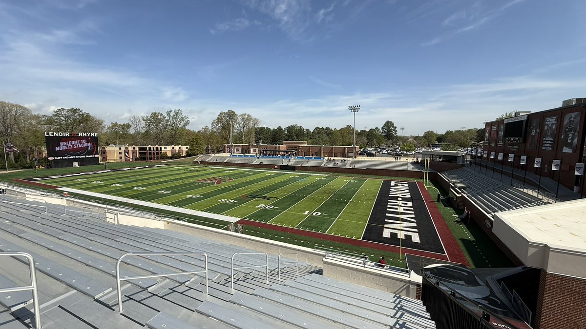RyanH_71's tweet image. Thanks to @LRBearsFootball for the Junior Day visit. Grateful to be back on campus and I look forward to returning. @CoachJLord1 @Rashad_M_Y @NickVagnoneLR @coachSocha