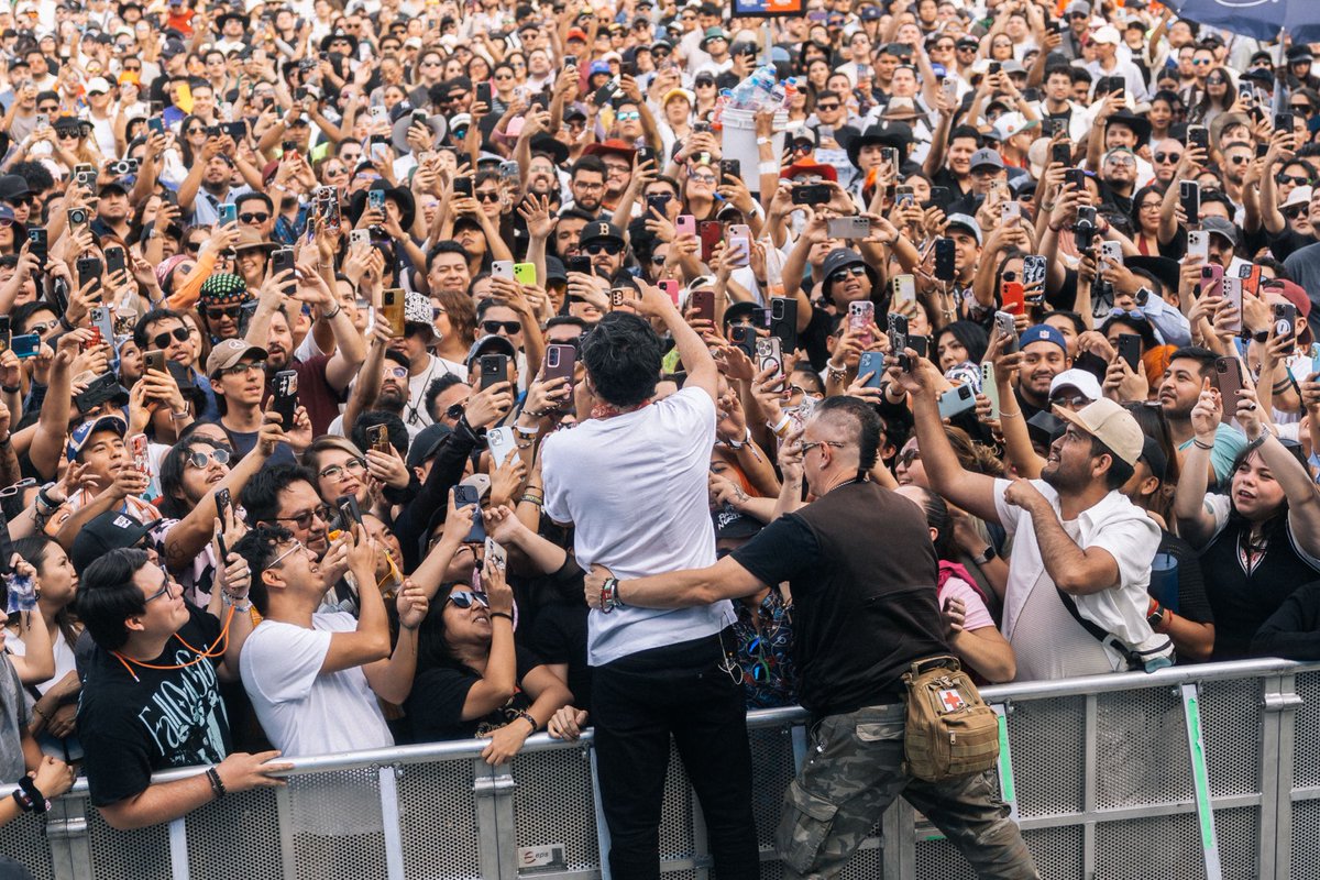 Seguimos conmovidos por lo que vivimos ayer. Qué fuerza, qué energía, gracias por cantar, bailar y gritar con nosotros. Nos vamos con el corazón cargado, y con un profundo deseo de reencontrarnos con todos en este festival tan mágico en el futuro.

¡Gracias, <a href="/TecatePalNorte/">Tecate Pal Norte</a>! 🚀✨