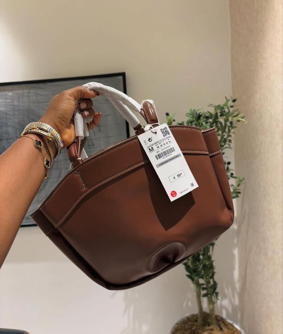 Shop_Emeralds's tweet photo. Classy Handbag😍

⭐ Price: N31,500

To order:
....................
Kindly send a DM on WhatsApp
https://t.co/AqY94XzXWb https://t.co/ZNwJa8eJuX