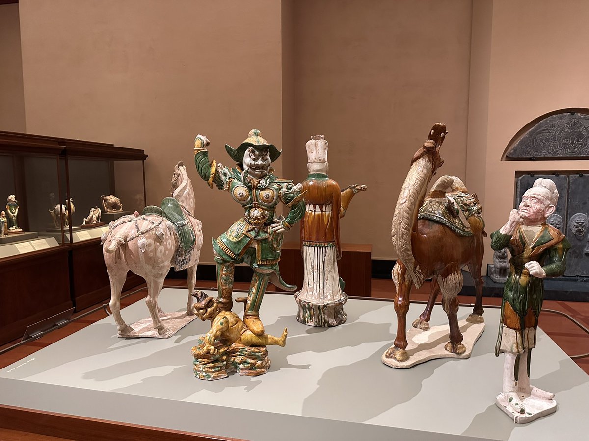 Spent my Sunday morning at the Nelson-Atkinson Art Museum—admiring ancient art while my stomach battled real pain from an American-sized breakfast burrito. 🤮