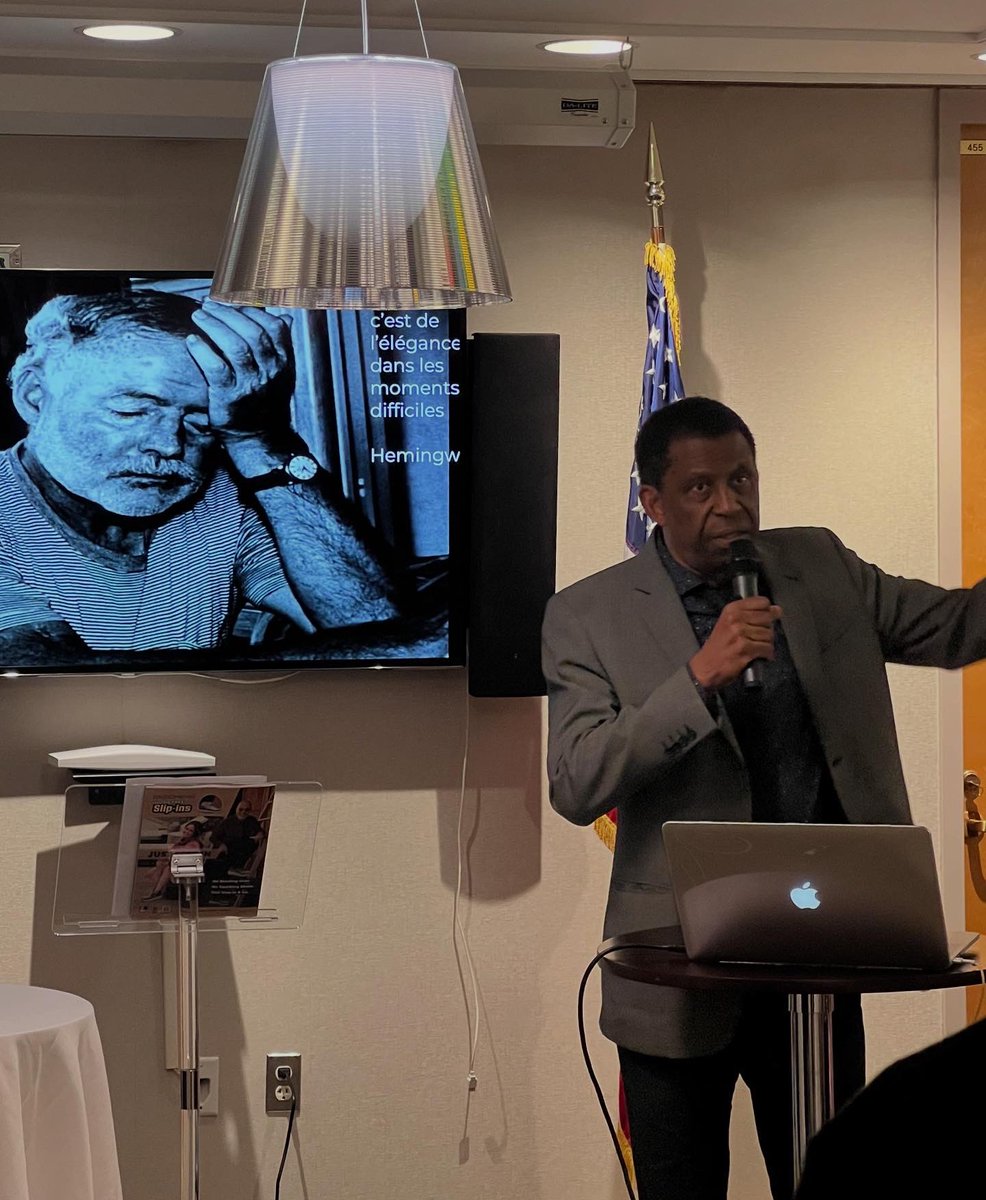 Rencontrer Dany Laferrière aujourd’hui, c’était comme croiser un fragment de mémoire vivante. Ses mots m’accompagnent depuis des années, et soudain, ils prennent un visage, un rire, une présence.