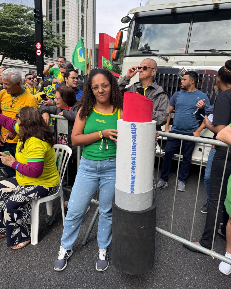 Aprenderam, PT, PSOL, etc?

É ASSIM que se lota a Av. Paulista!