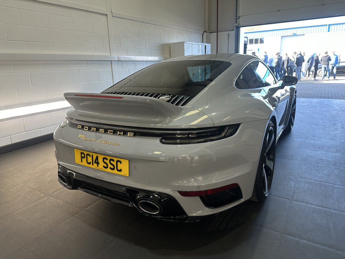 GPOnyx's tweet image. Coffee & Cars @AzuriCarCare good to get the Aston Vantage out of winter hibernation for a bit of sun..☀️ great turnout !