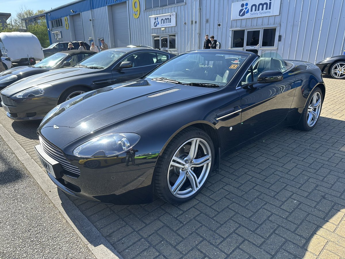 GPOnyx's tweet image. Coffee & Cars @AzuriCarCare good to get the Aston Vantage out of winter hibernation for a bit of sun..☀️ great turnout !