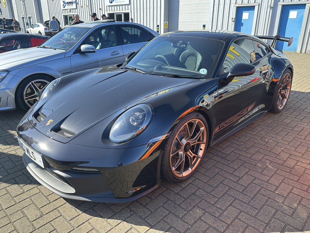 GPOnyx's tweet image. Coffee & Cars @AzuriCarCare good to get the Aston Vantage out of winter hibernation for a bit of sun..☀️ great turnout !
