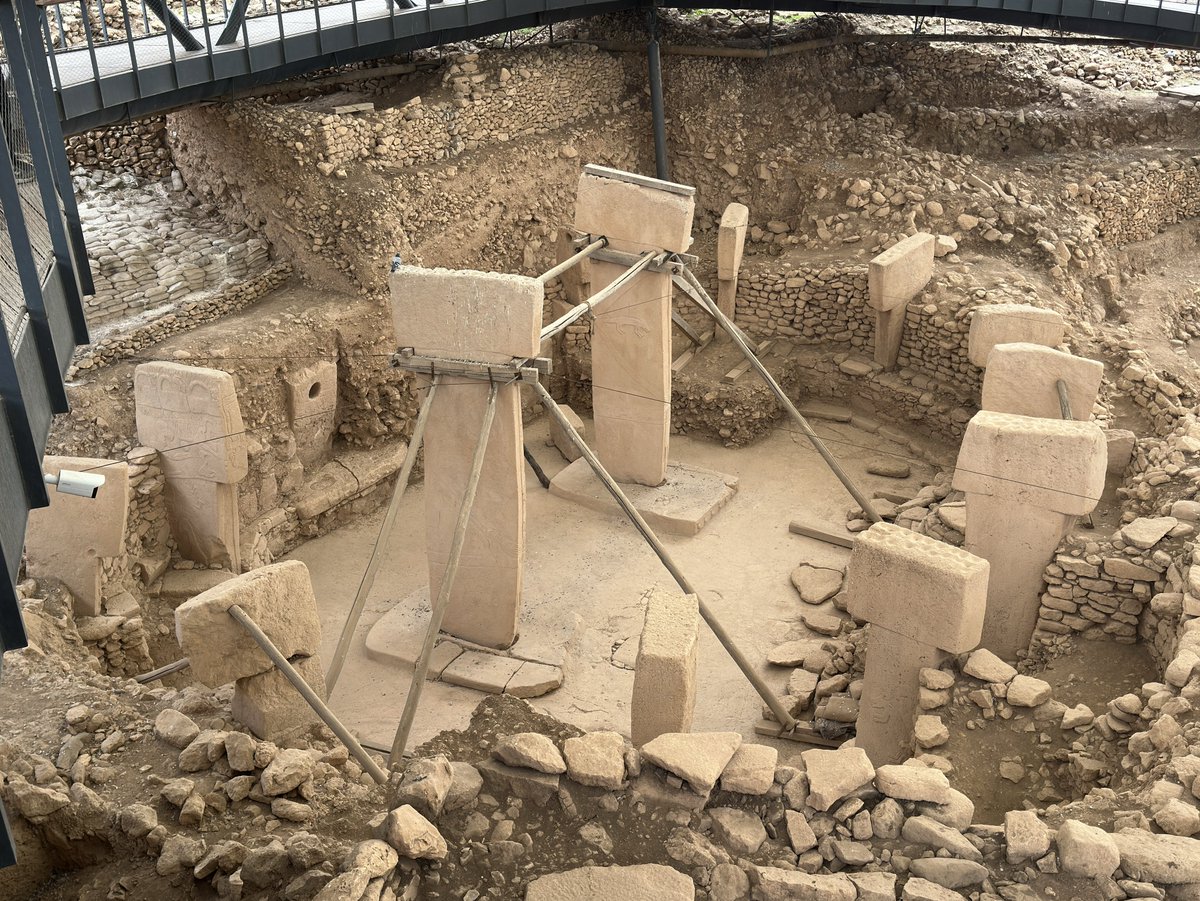 BrightInsight6's tweet photo. Popular Mechanics published an article yesterday on GOBEKLI TEPE

They cite a Scientific Study which suggests Gobekli Tepe is the world’s OLDEST calendar 🤯

Many have suggested that this site is a time-capsule, which was purposefully buried 11,600yrs ago to warn Humanity of the next cataclysm

Whatever this site was is debatable. However, we’ll never know until we dig further.
Delaying a full excavation for “future generations”, with a 150 Year timeframe is the most unscientific, pseudo-archaeological decision imaginable

No true Archaeologist, Historian, Anthropologist, or enthusiast for ancient history alike could be content on living the rest of their lives not knowing what’s buried under that dirt, waiting to be discovered. This is insanity.
